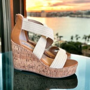 Steve Madden Cork Platform Wedge Sandals.
Canvas and leather. SZ 8 Comfortable